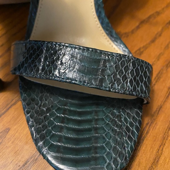 Michael Kors emerald green snake skin heels. Excellent condition. Never worn - Picture 6 of 7